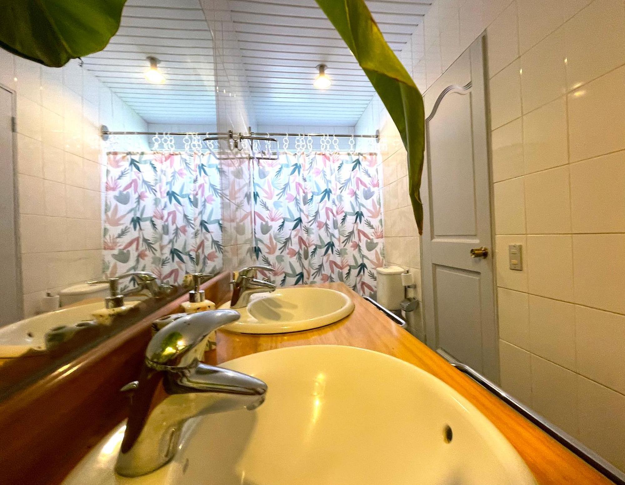 Manureva Nui Hotel Boutique Hanga Roa Bagian luar foto